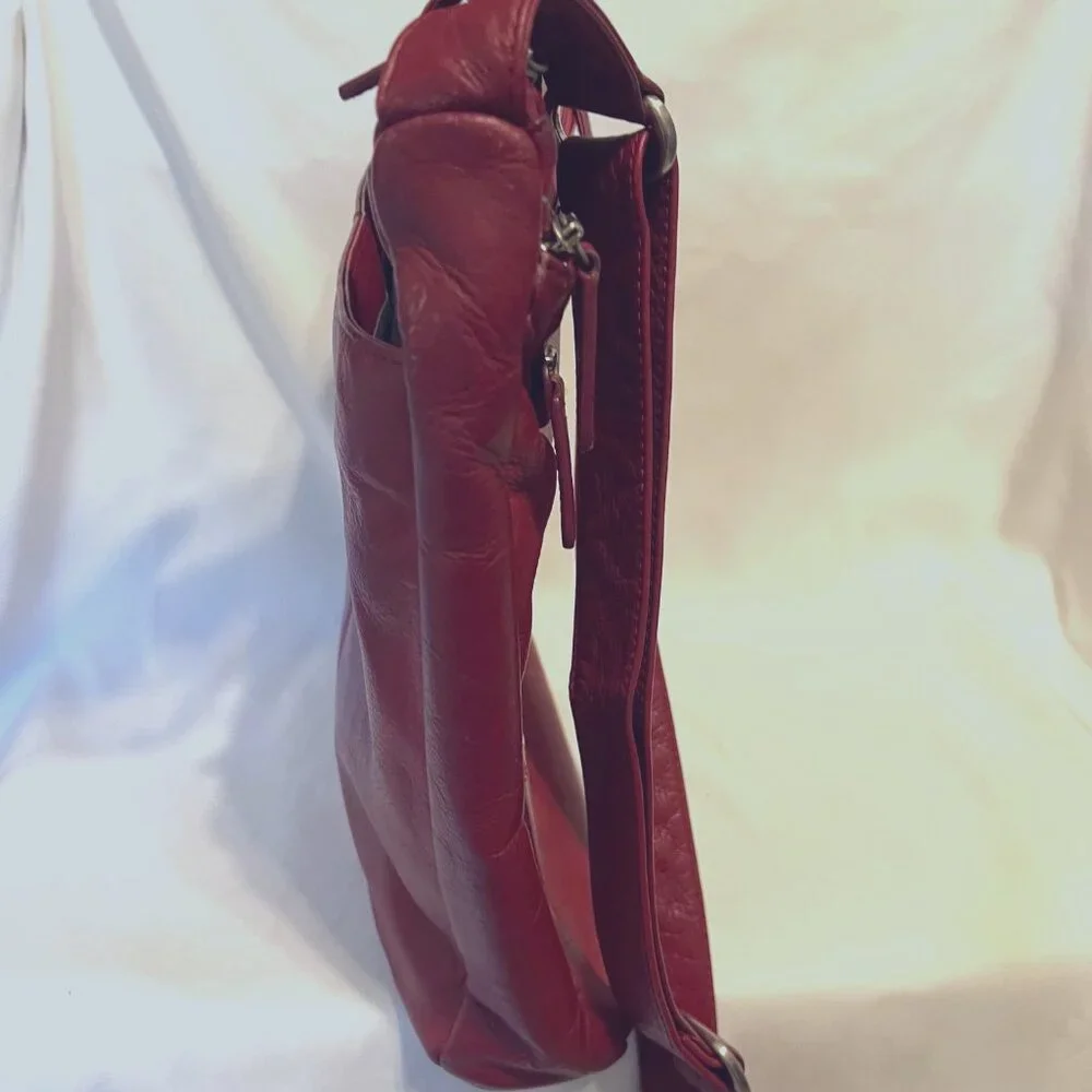 Levenger color red